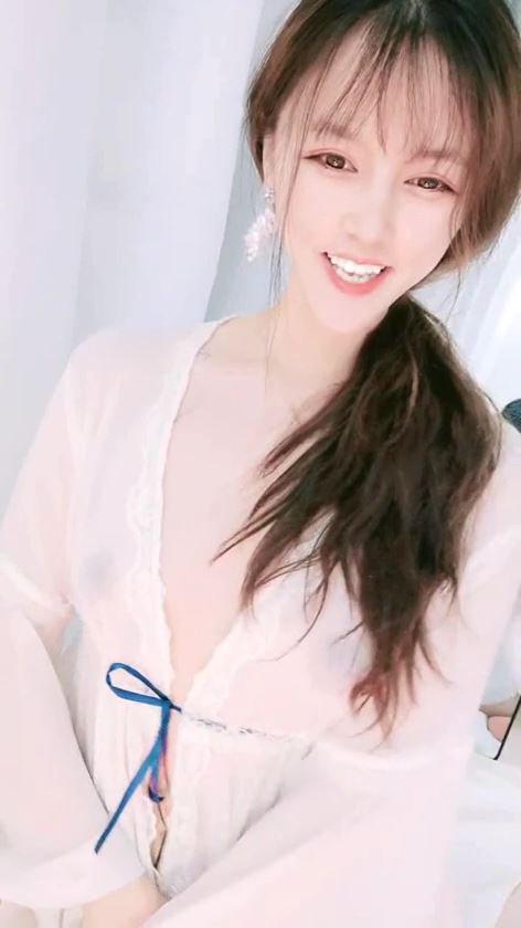 【クレアジ:07195】お顔はメッチャちいさいのに瞳はパッチリな美形な女神の魅惑の秘部を是非とも拝み下さいませ♪♪スマホカメラ越しで自分のエッチな姿を撮影しちゃう可愛らしい女神がイイ★★