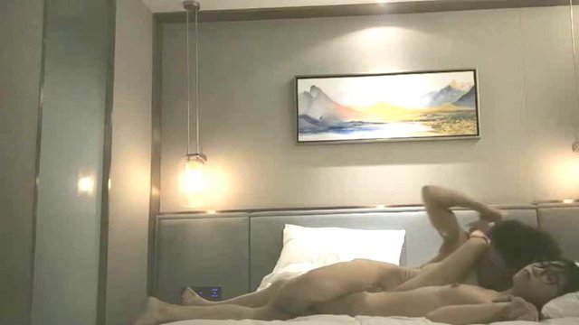 【クレアジ:096664】超絶知的なオーラを醸し出すアラレちゃん眼鏡の素人美女が自由きままな男の腰ふりを受け入れる♪♪美乳&スラットしたスタイルが魅力的な素人彼女との幸福感満載なセクロス神作品★★